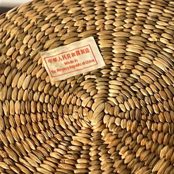 Woven Vintage Chinese Lidded Basket in Natural Straw - Picture 8 of 9